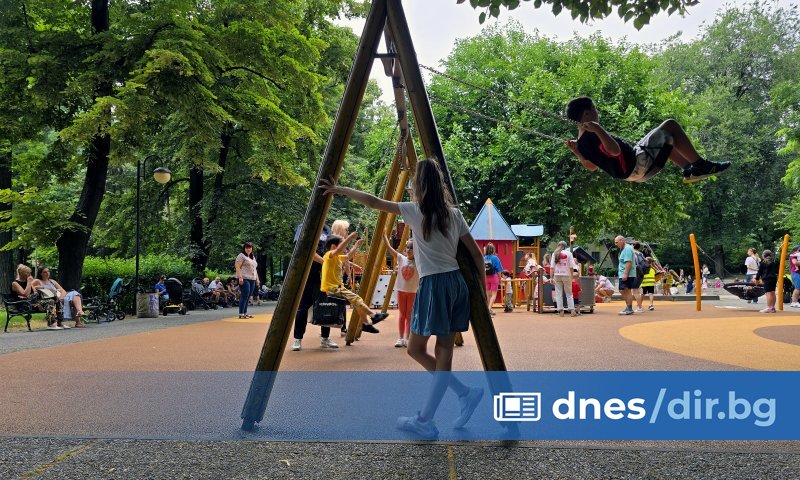 Обновиха една от най-посещаваните детски площадки в Пловдив (снимки)