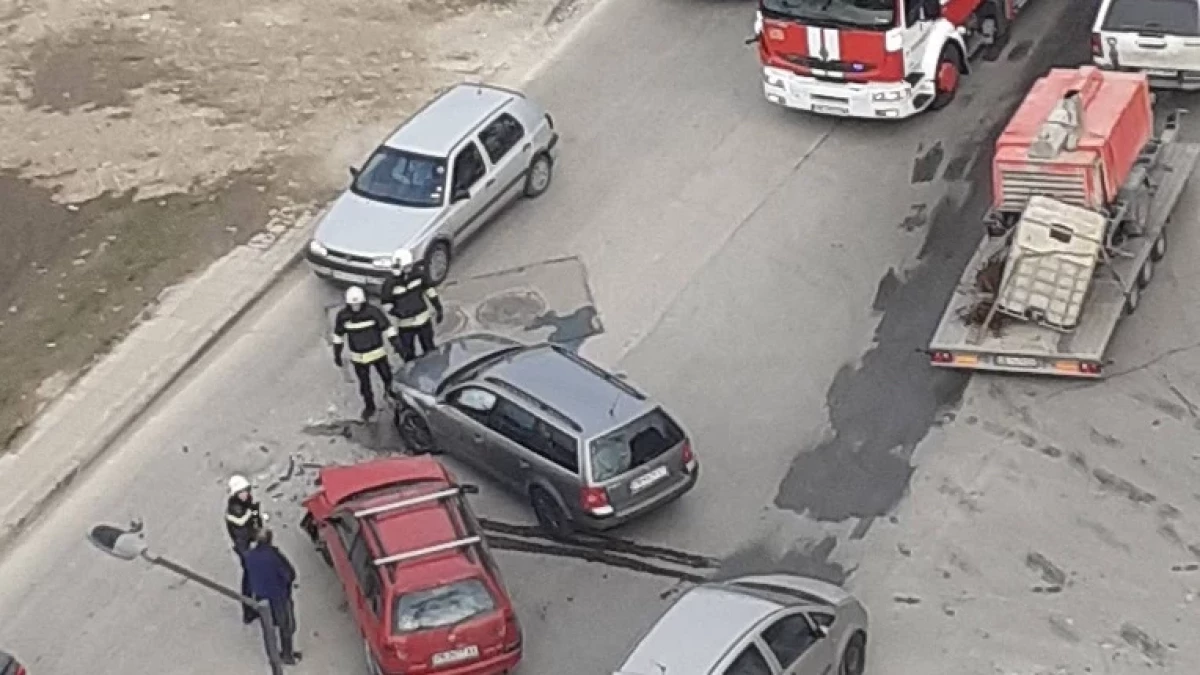 Тежка катастрофа на "Пещерско шосе" в Пловдив, пожарна е на ...